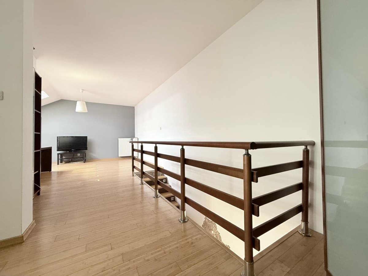 Przestronne dwupoziomowe mieszkanie w zamkniętym osiedlu – 17