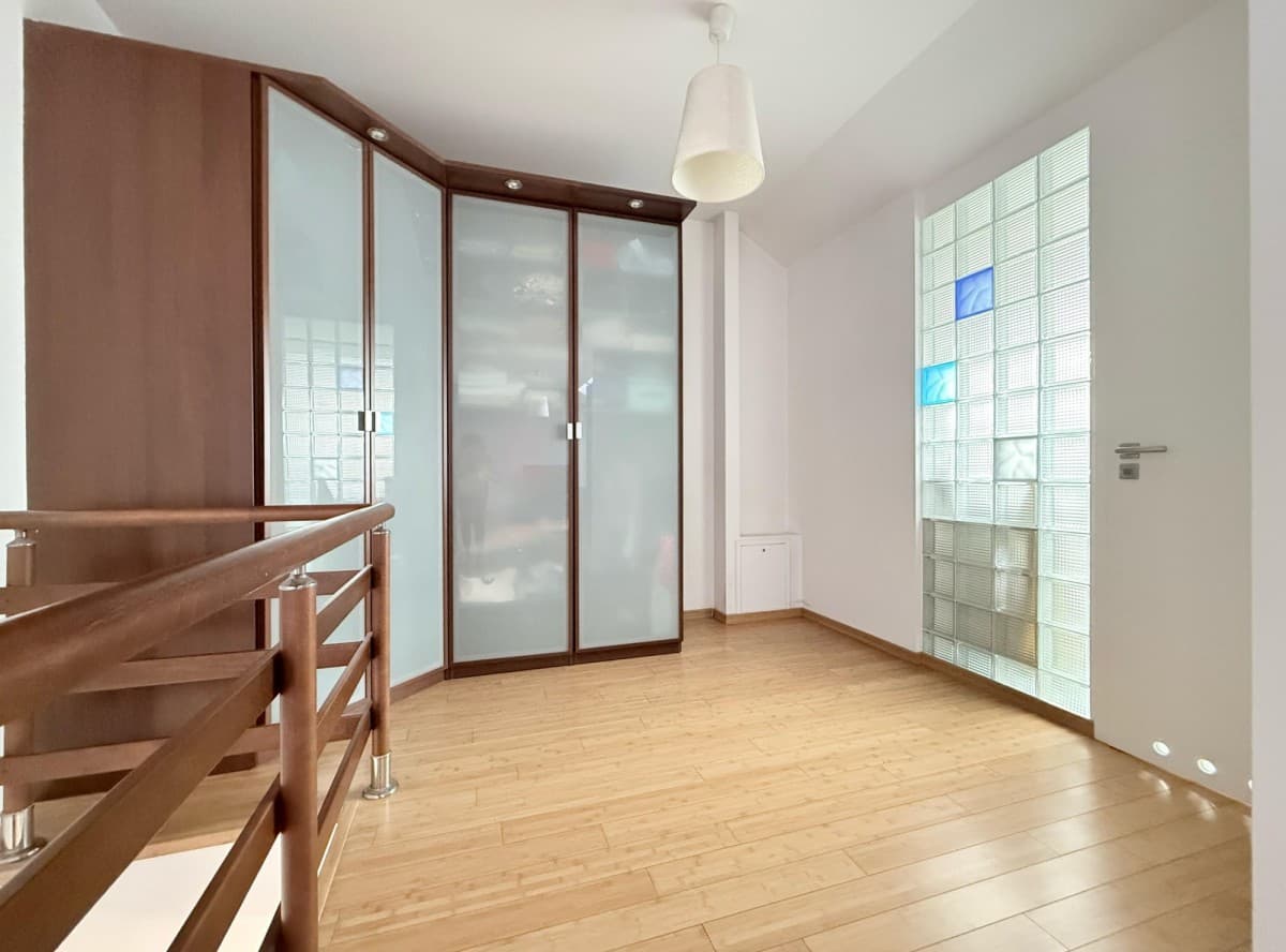 Przestronne dwupoziomowe mieszkanie w zamkniętym osiedlu – 18