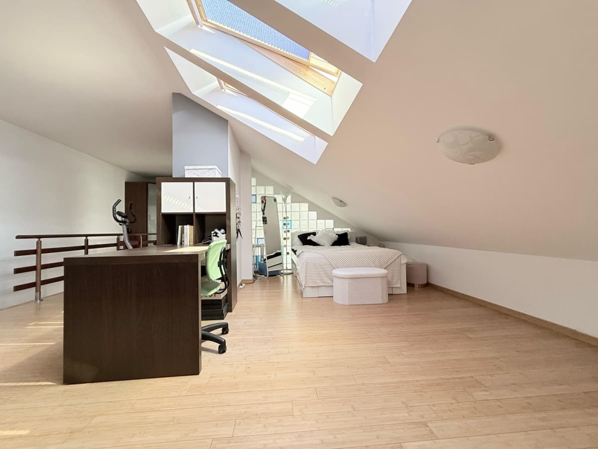 Przestronne dwupoziomowe mieszkanie w zamkniętym osiedlu – 19