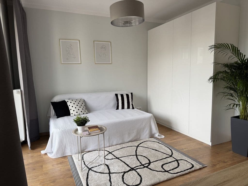 Jasna kawalerka z balkonem na Żoliborzu Artystycznym – 1