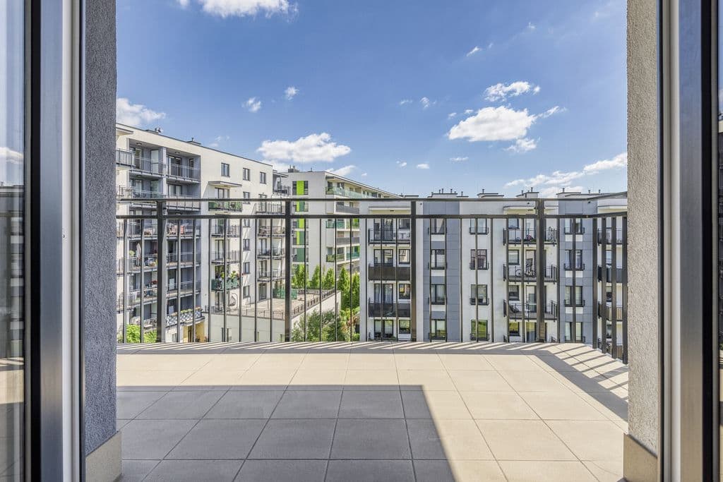 Jasna kawalerka z balkonem na Żoliborzu Artystycznym – 8