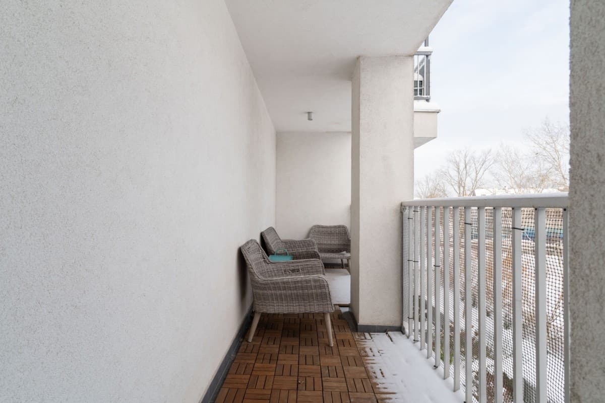 Przestronny, słoneczny 3-pokojowy apartament na Włochach – 18