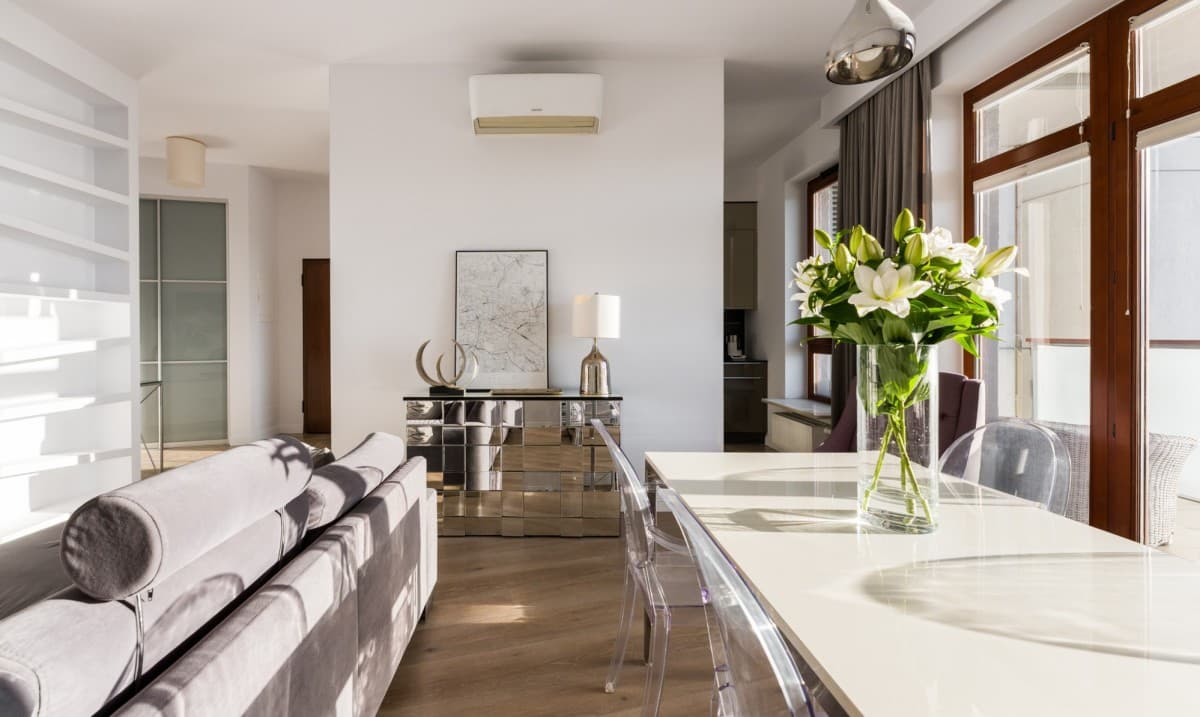 Słoneczny apartament z loggią w Zielonym Żoliborzu – 1