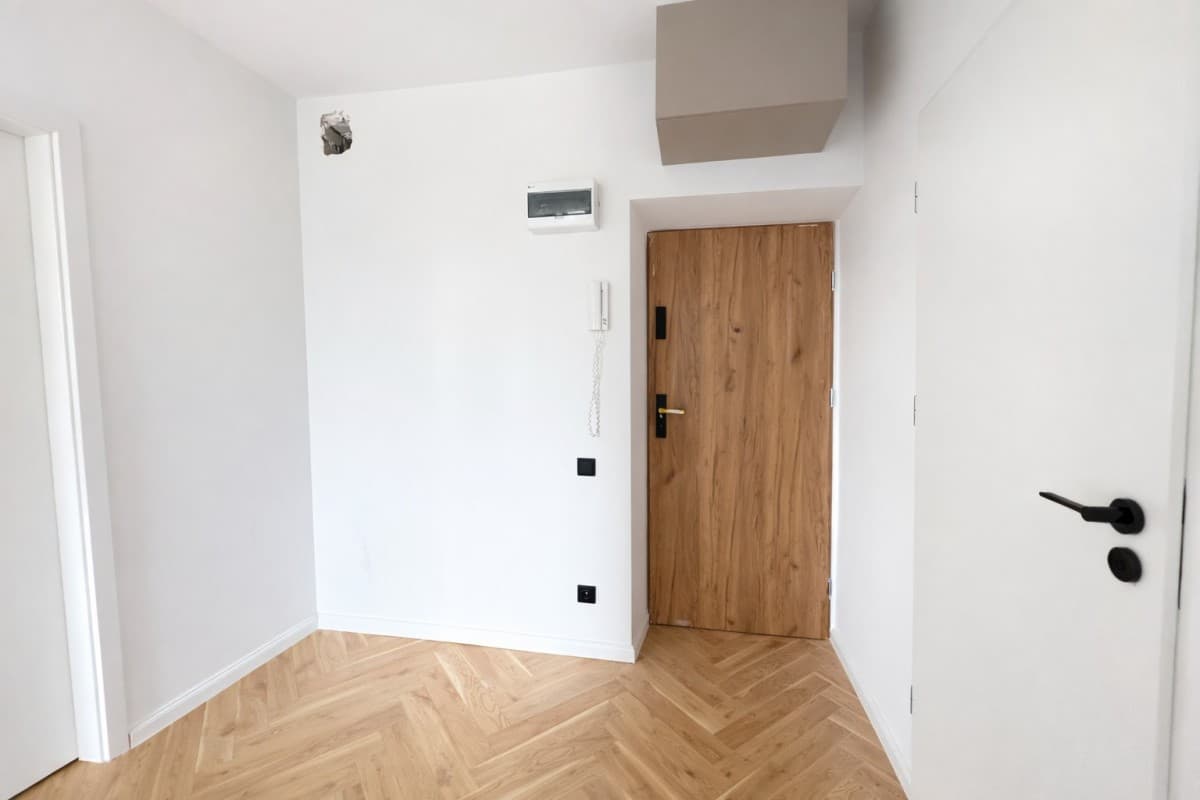 Remontowane 34 m² z oddzielną sypialnią i parkingiem – 11