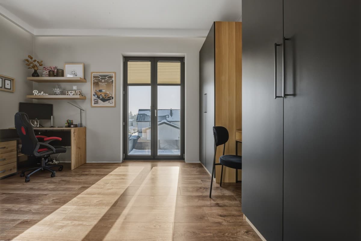 Nowoczesny dom bliźniak w zielonym otoczeniu – 17