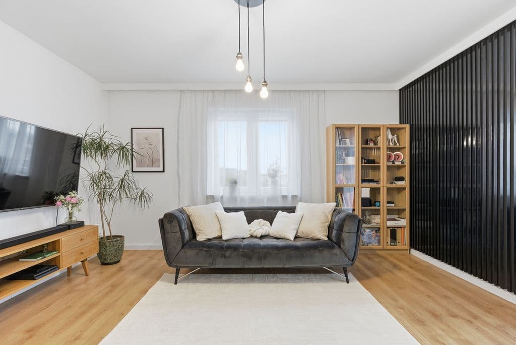 Jasne mieszkanie 2-pokojowe z balkonem i garażem – 1