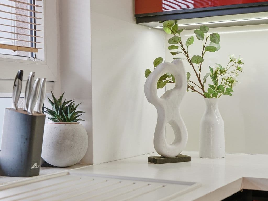 Jasne mieszkanie 2-pokojowe z balkonem i garażem – 8