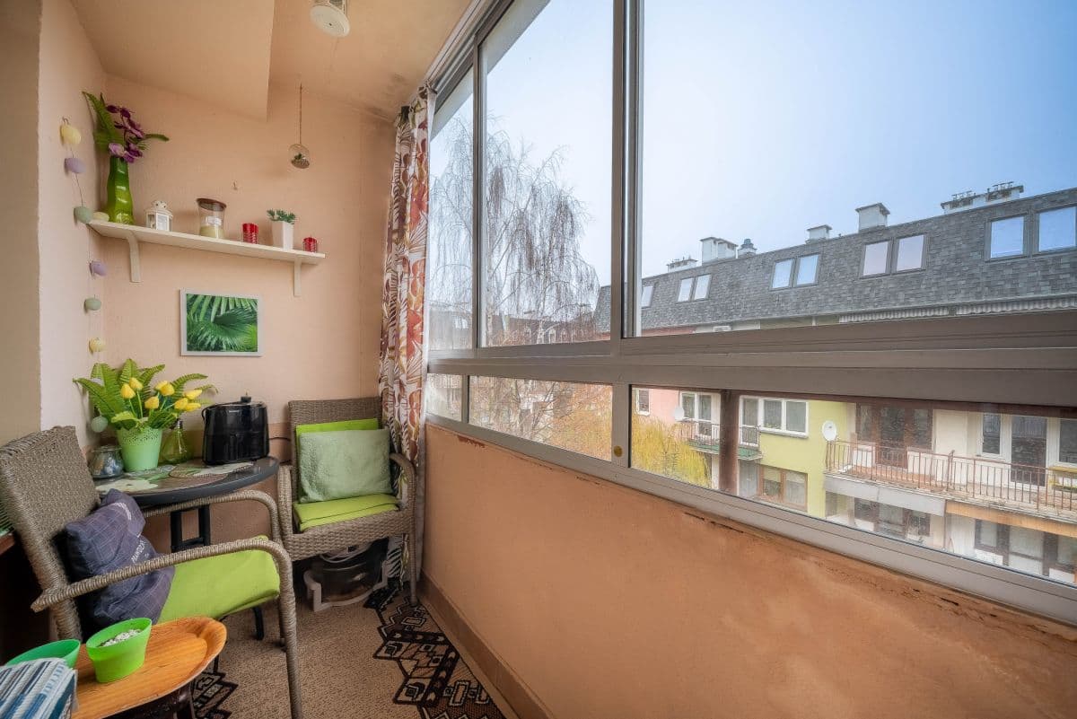 Przestronne, dwupoziomowe mieszkanie z balkonem w Piasecznie – 4