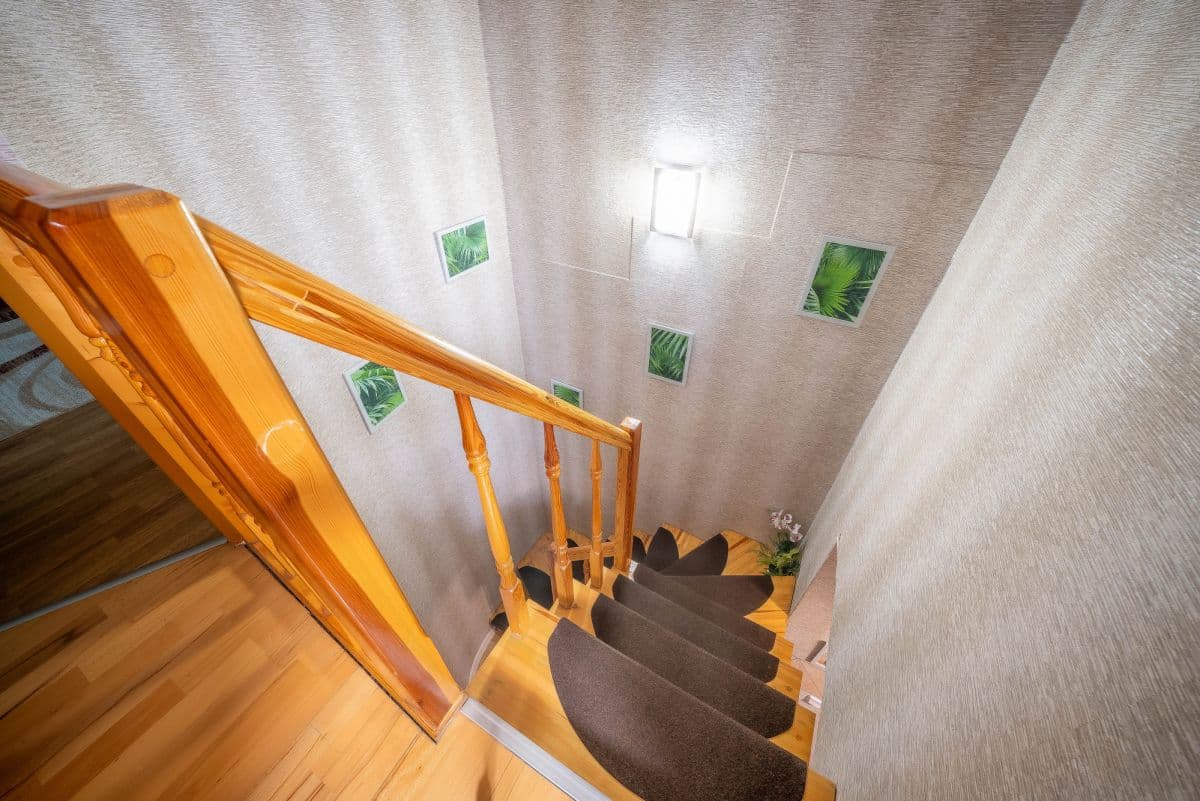 Przestronne, dwupoziomowe mieszkanie z balkonem w Piasecznie – 9