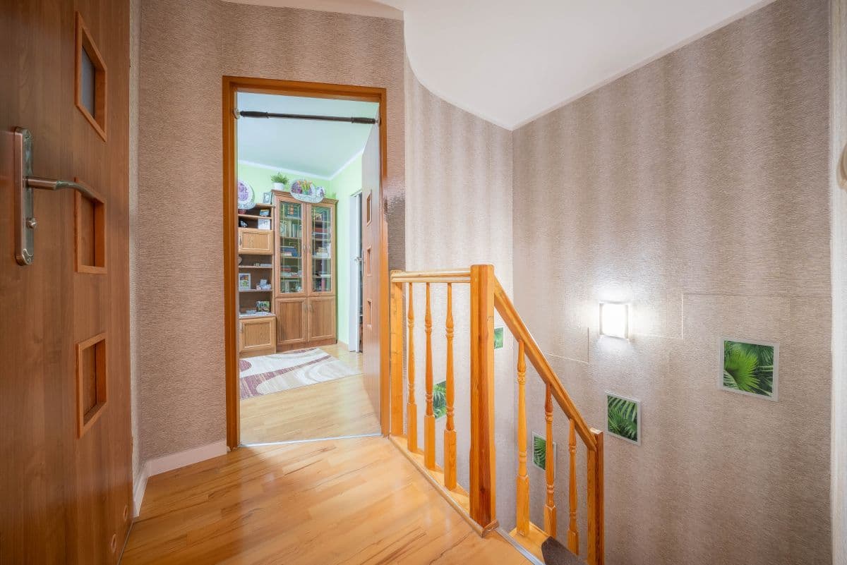 Przestronne, dwupoziomowe mieszkanie z balkonem w Piasecznie – 10