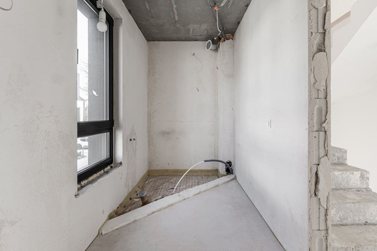 Przestronny segment z dużym ogrodem w Białołęce – 8