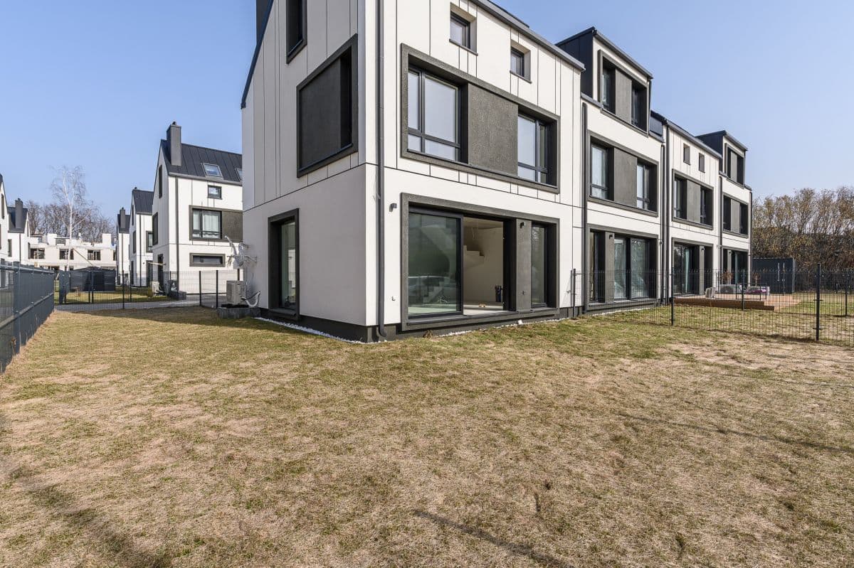 Przestronny segment z dużym ogrodem w Białołęce – 14