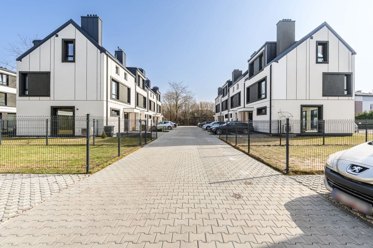 Przestronny segment z dużym ogrodem w Białołęce – 15