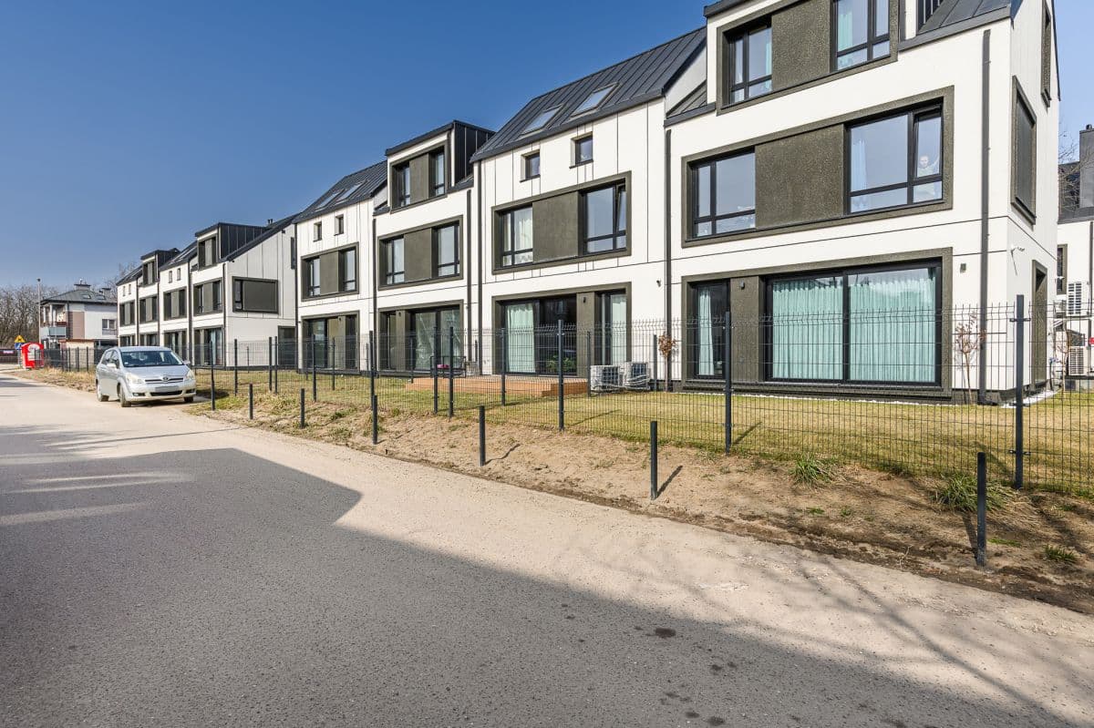 Przestronny segment z dużym ogrodem w Białołęce – 16