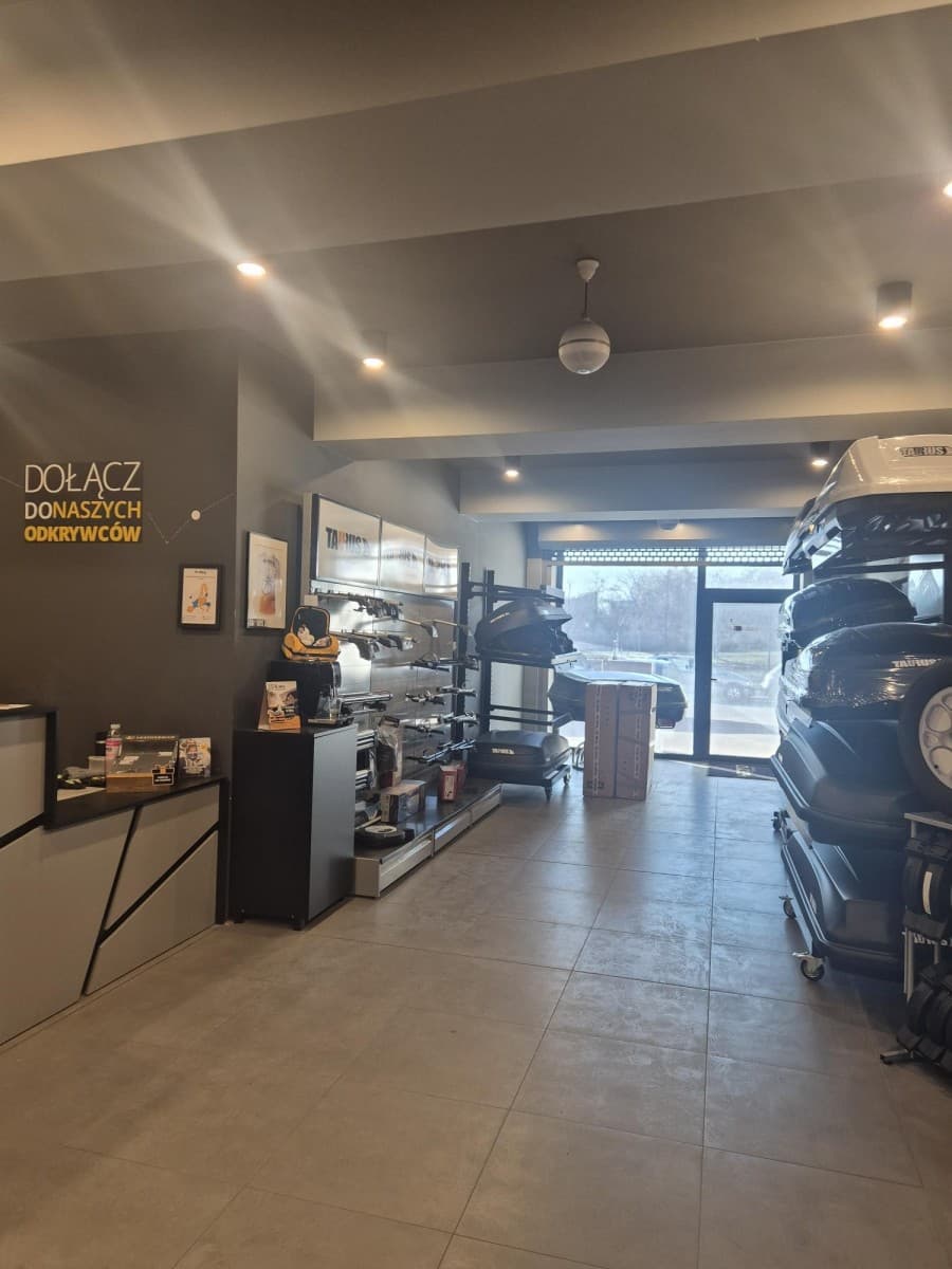 Przestronny lokal handlowo-usługowy 226 m2 w Woli – 4