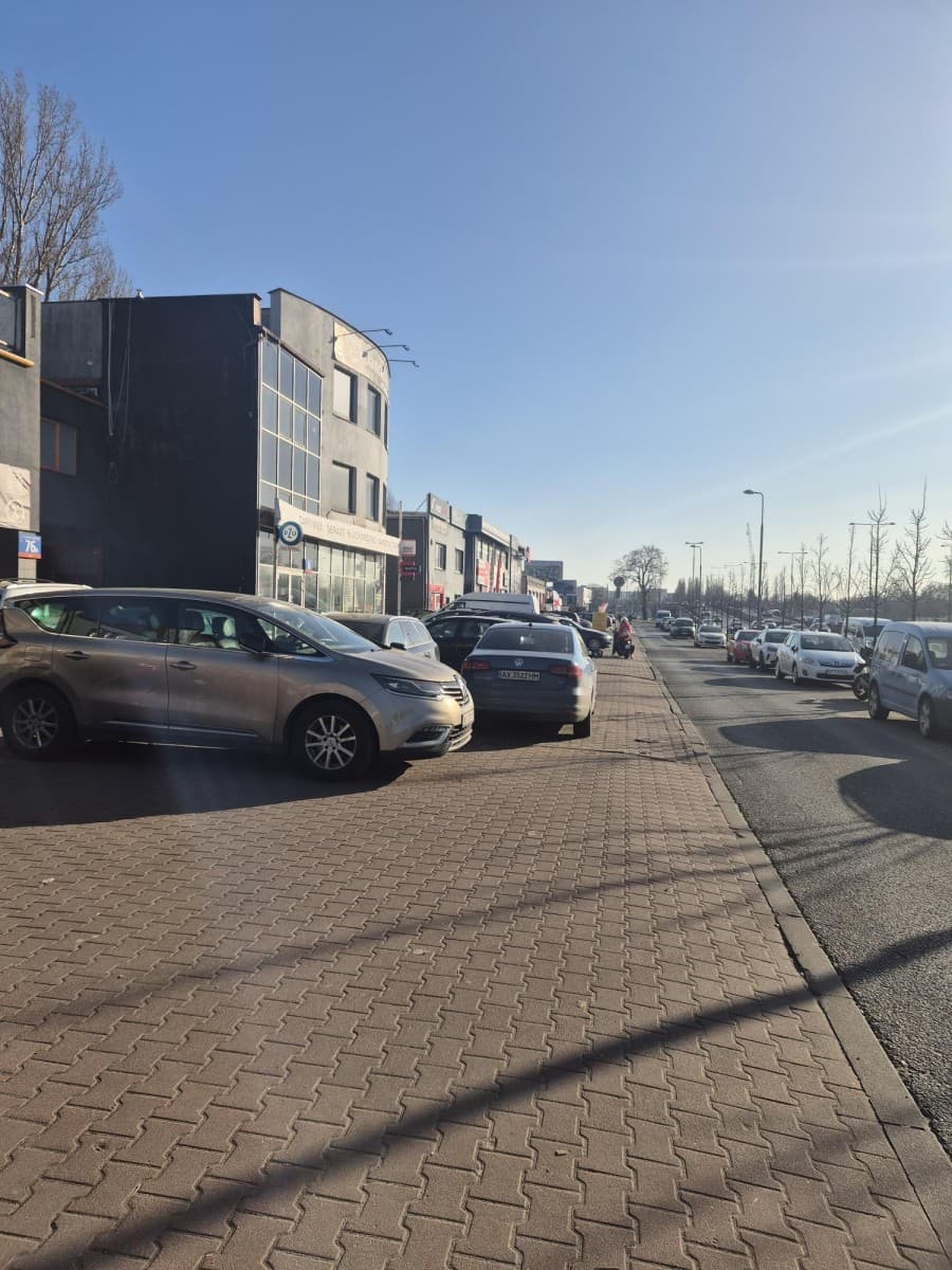 Przestronny lokal handlowo-usługowy 226 m2 w Woli – 11