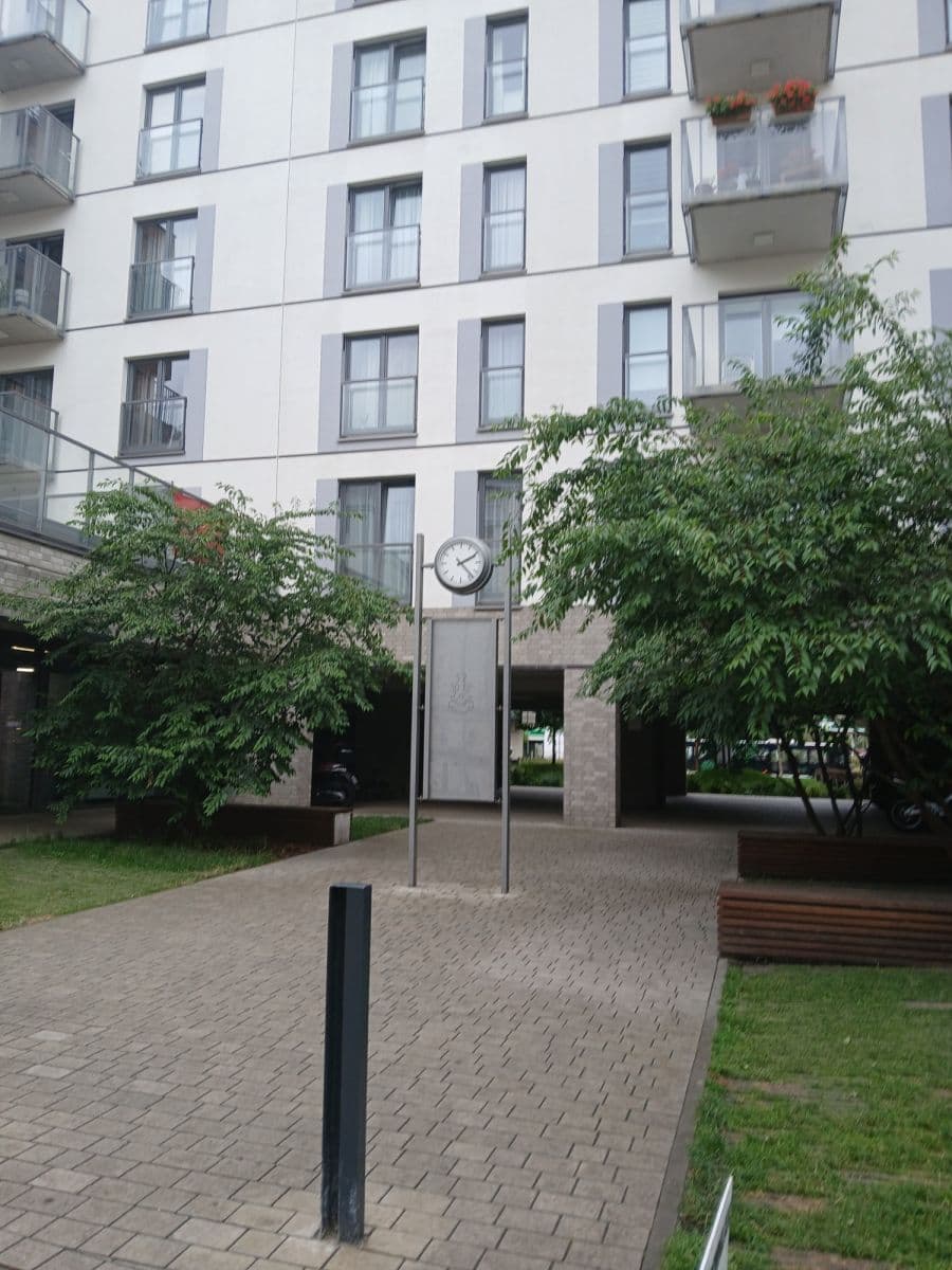 Jednopokojowe mieszkanie z garażem w modnej Pradze – 15