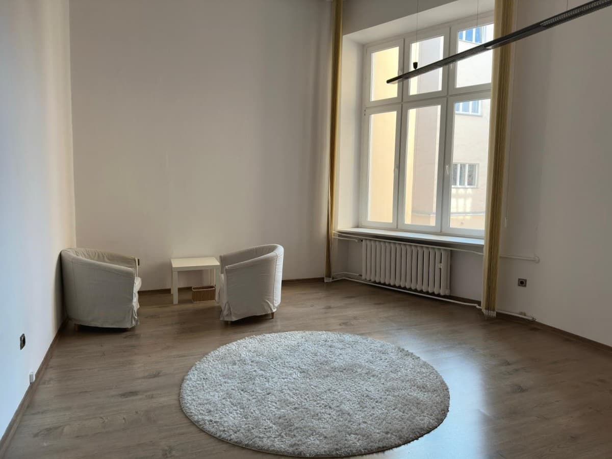 Klimatyczny lokal biurowy w centrum Warszawy – 1