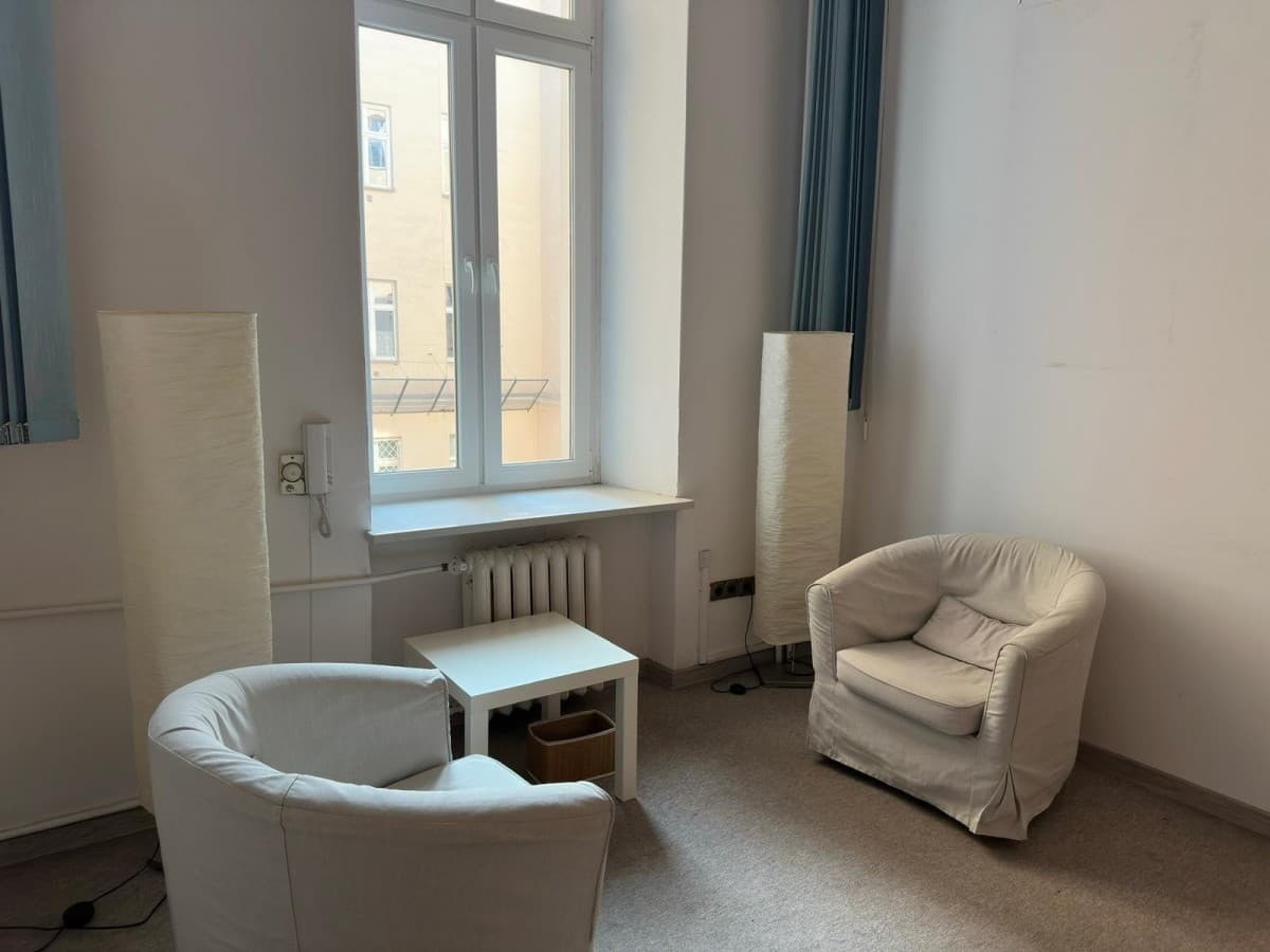 Klimatyczny lokal biurowy w centrum, 15,07m² – 1