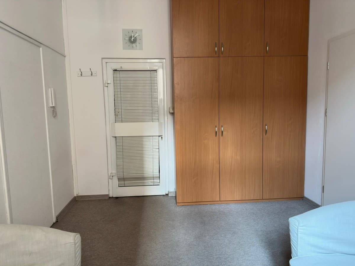 Klimatyczny lokal biurowy w centrum, 15,07m² – 2