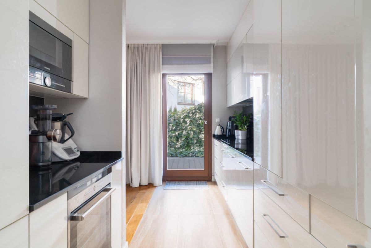 Przestronny apartament 4-pokojowy z ogródkiem w Wilanowie – 7