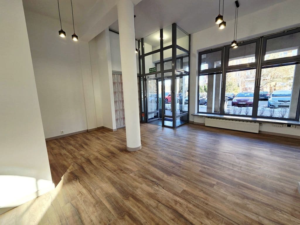 Wyremontowany lokal użytkowy w doskonałej lokalizacji – 2