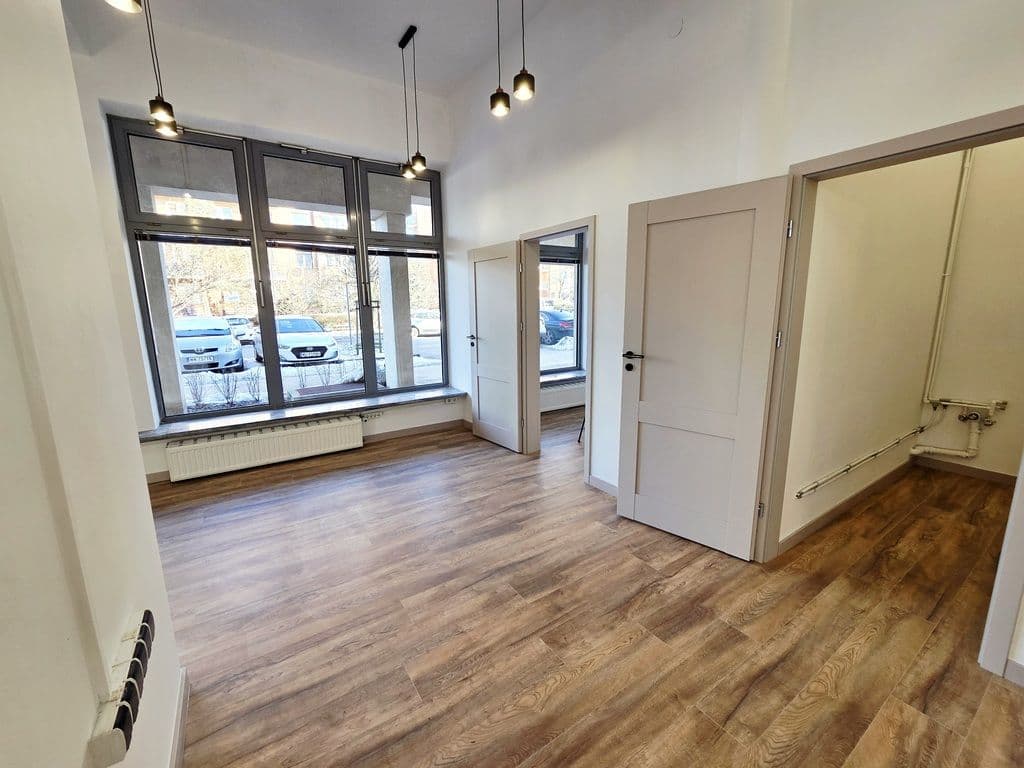 Wyremontowany lokal użytkowy w doskonałej lokalizacji – 4