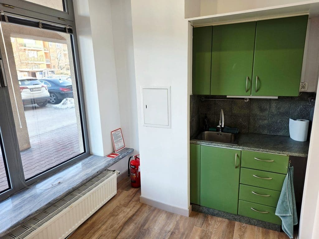 Wyremontowany lokal użytkowy w doskonałej lokalizacji – 7