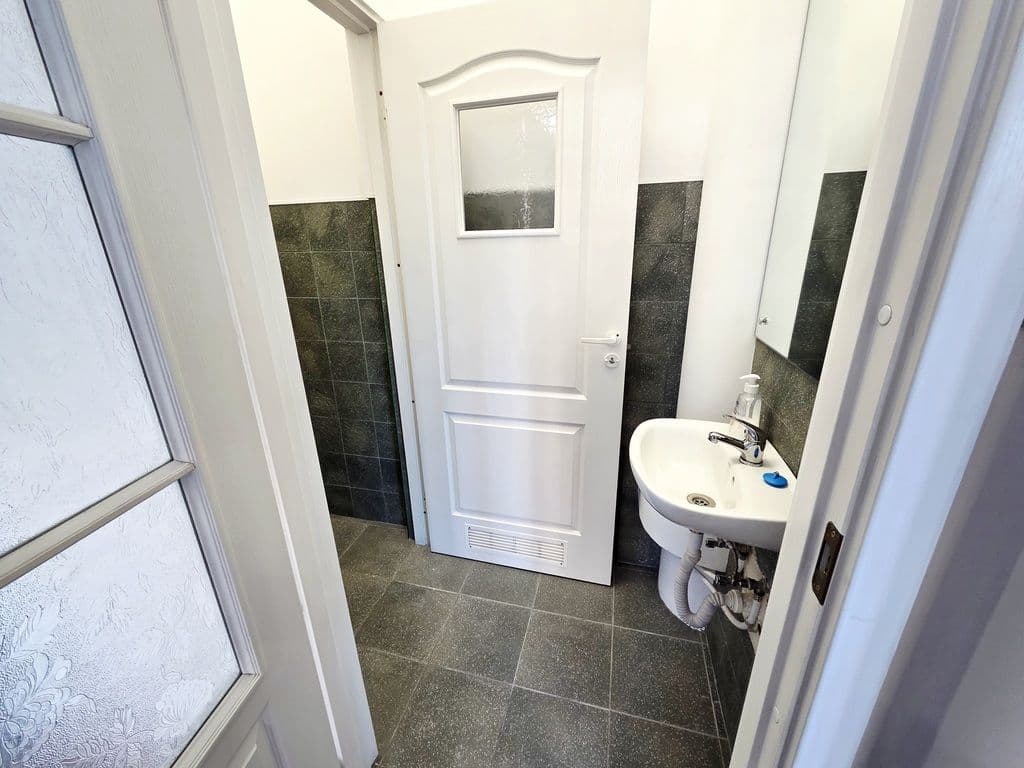 Wyremontowany lokal użytkowy w doskonałej lokalizacji – 8