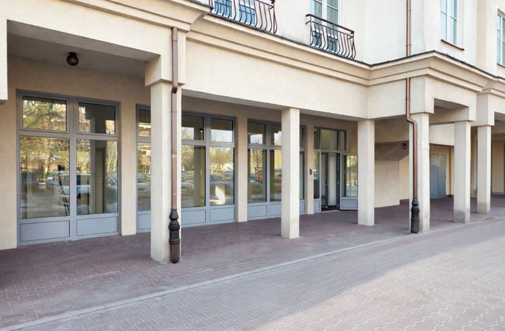 Wyremontowany lokal użytkowy w doskonałej lokalizacji – 10