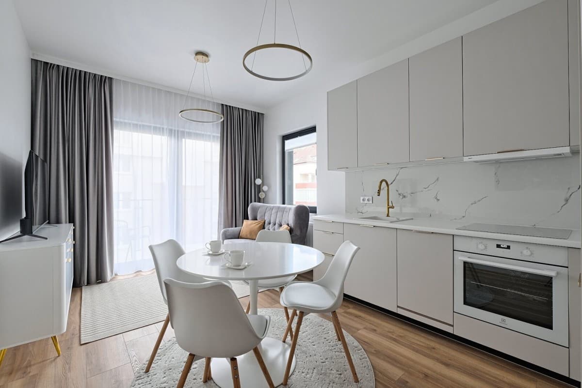 Nowoczesne 3-pokojowe mieszkanie z dwoma balkonami w Włochach – 1