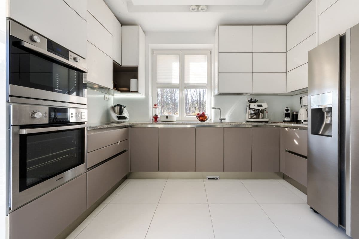 Elegancki dom w stylu toskańskim z domkiem gościnnym – 11