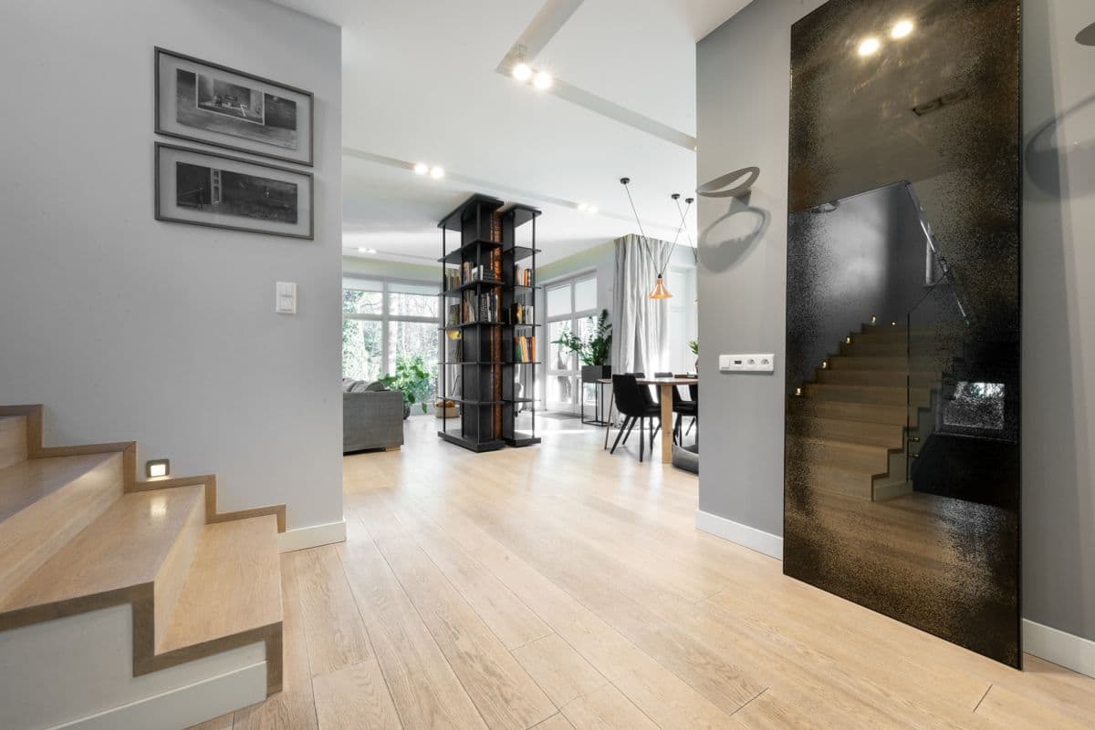 Elegancki dom w stylu toskańskim z domkiem gościnnym – 14