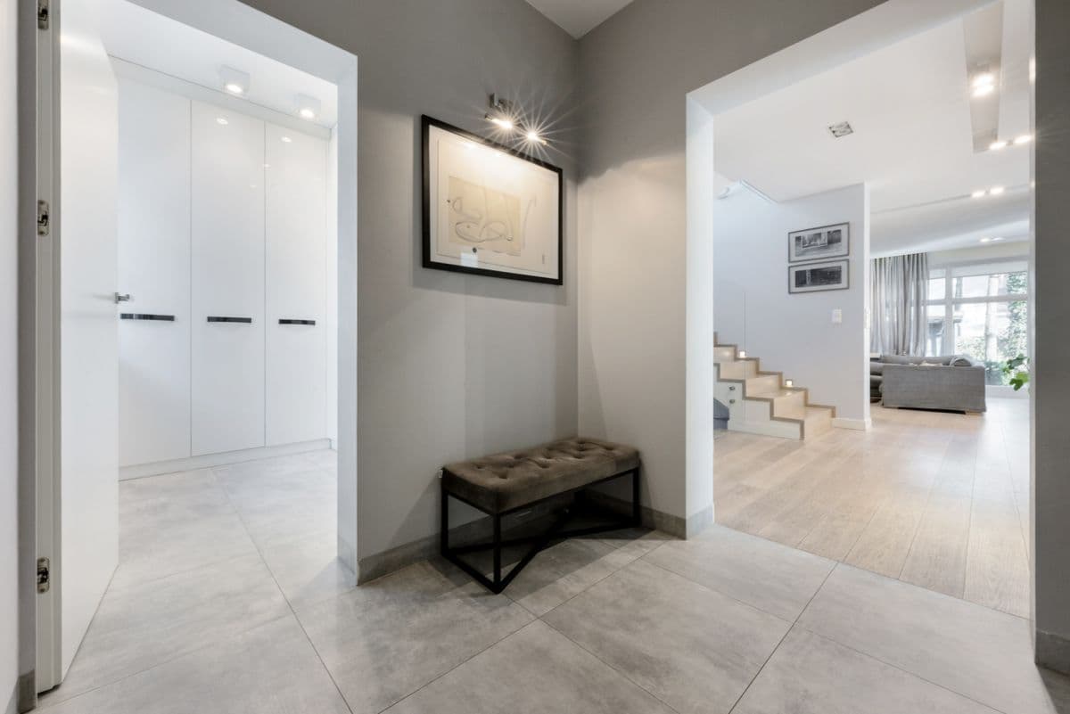 Elegancki dom w stylu toskańskim z domkiem gościnnym – 20