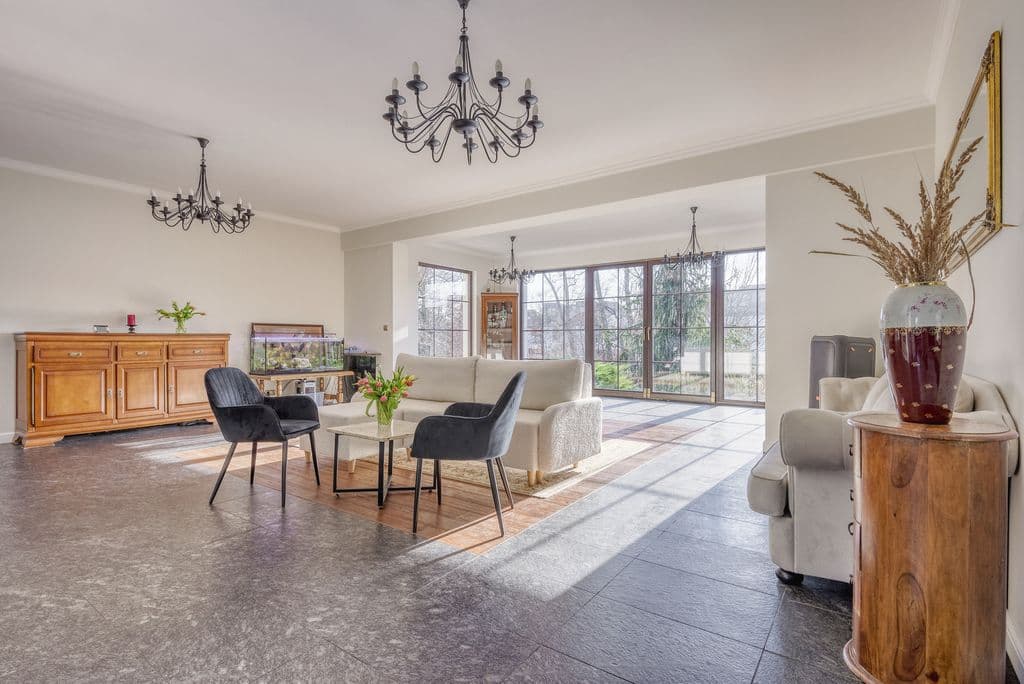 Przestronny wolnostojący dom z dużym ogrodem w Białołęce – 1