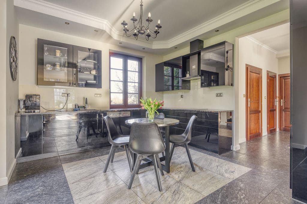 Przestronny wolnostojący dom z dużym ogrodem w Białołęce – 5