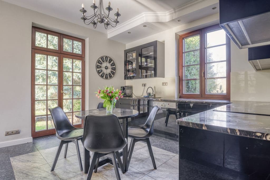 Przestronny wolnostojący dom z dużym ogrodem w Białołęce – 6