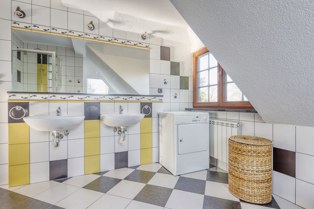 Przestronny wolnostojący dom z dużym ogrodem w Białołęce – 25