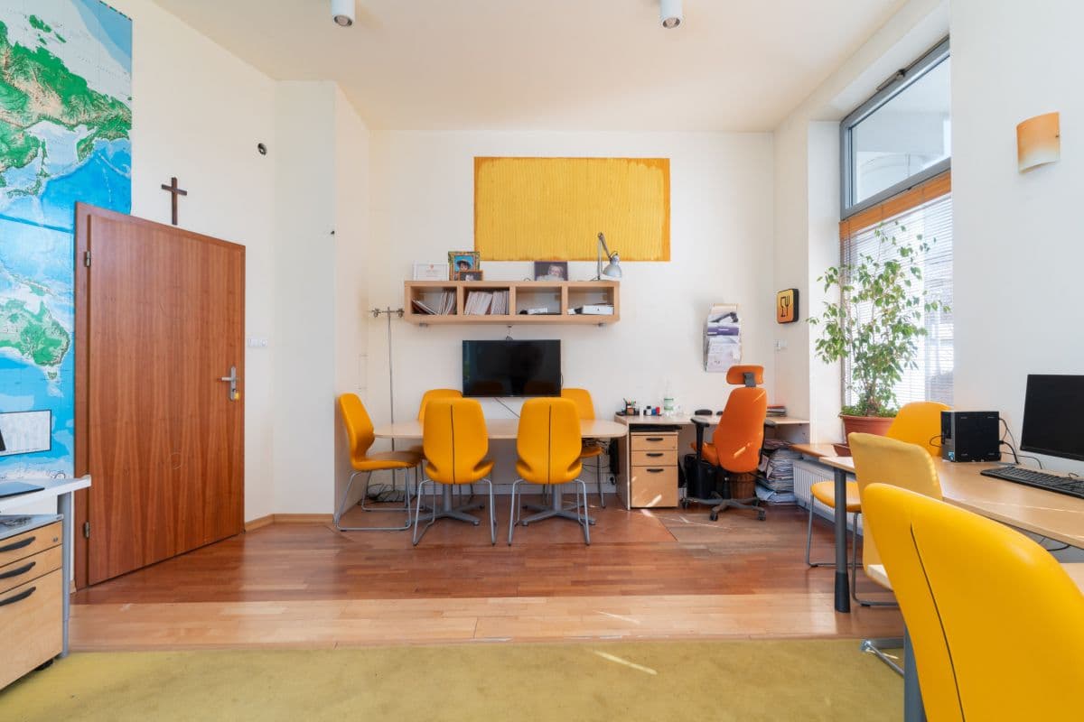 Dwa lokale użytkowe w doskonałej lokalizacji – 3