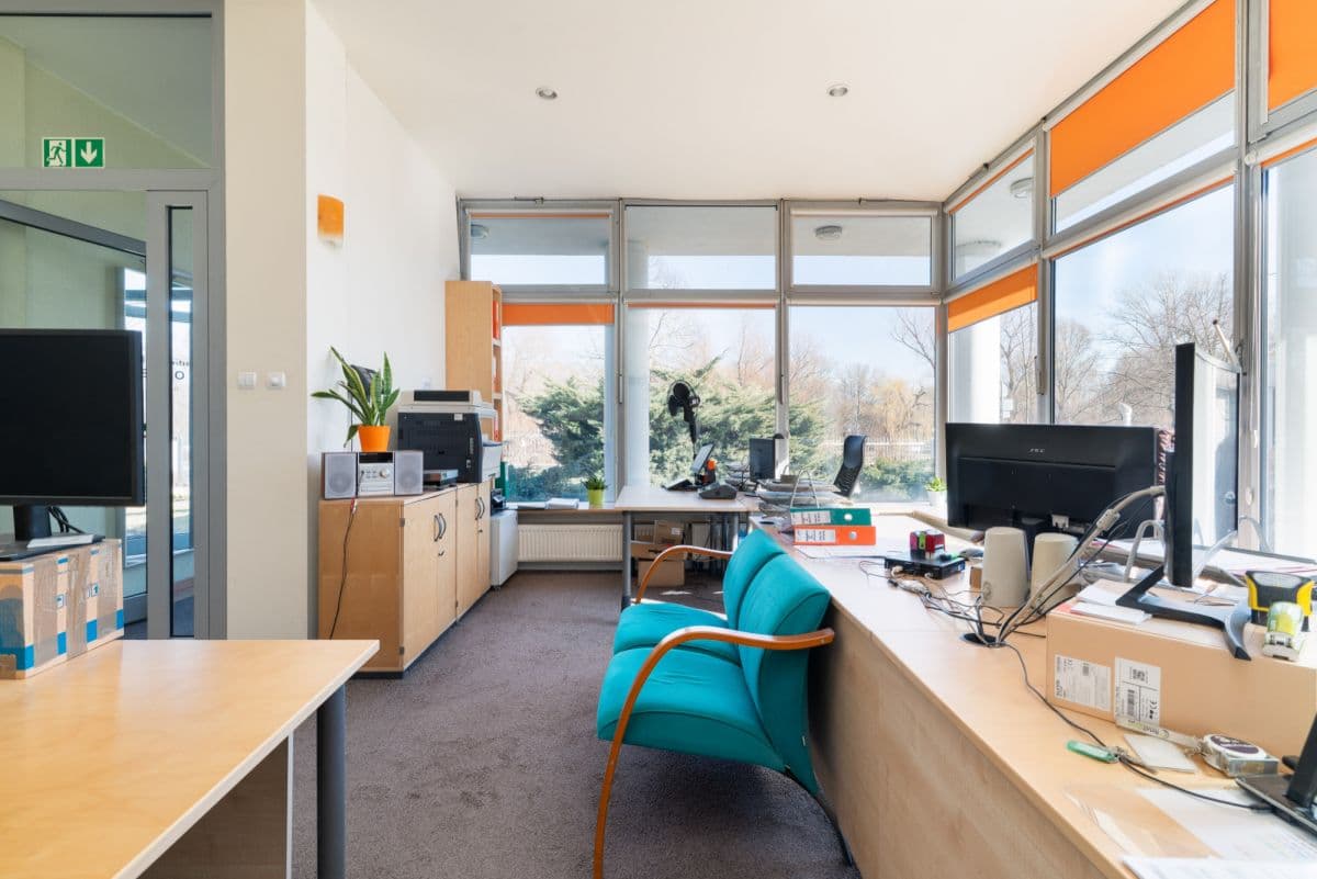 Dwa lokale użytkowe w doskonałej lokalizacji – 5