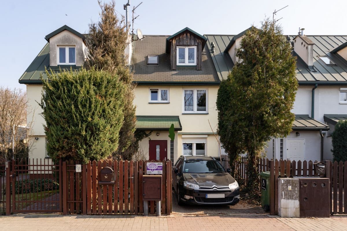 Urocza szeregówka w Zaciszu z ogródkiem – 1