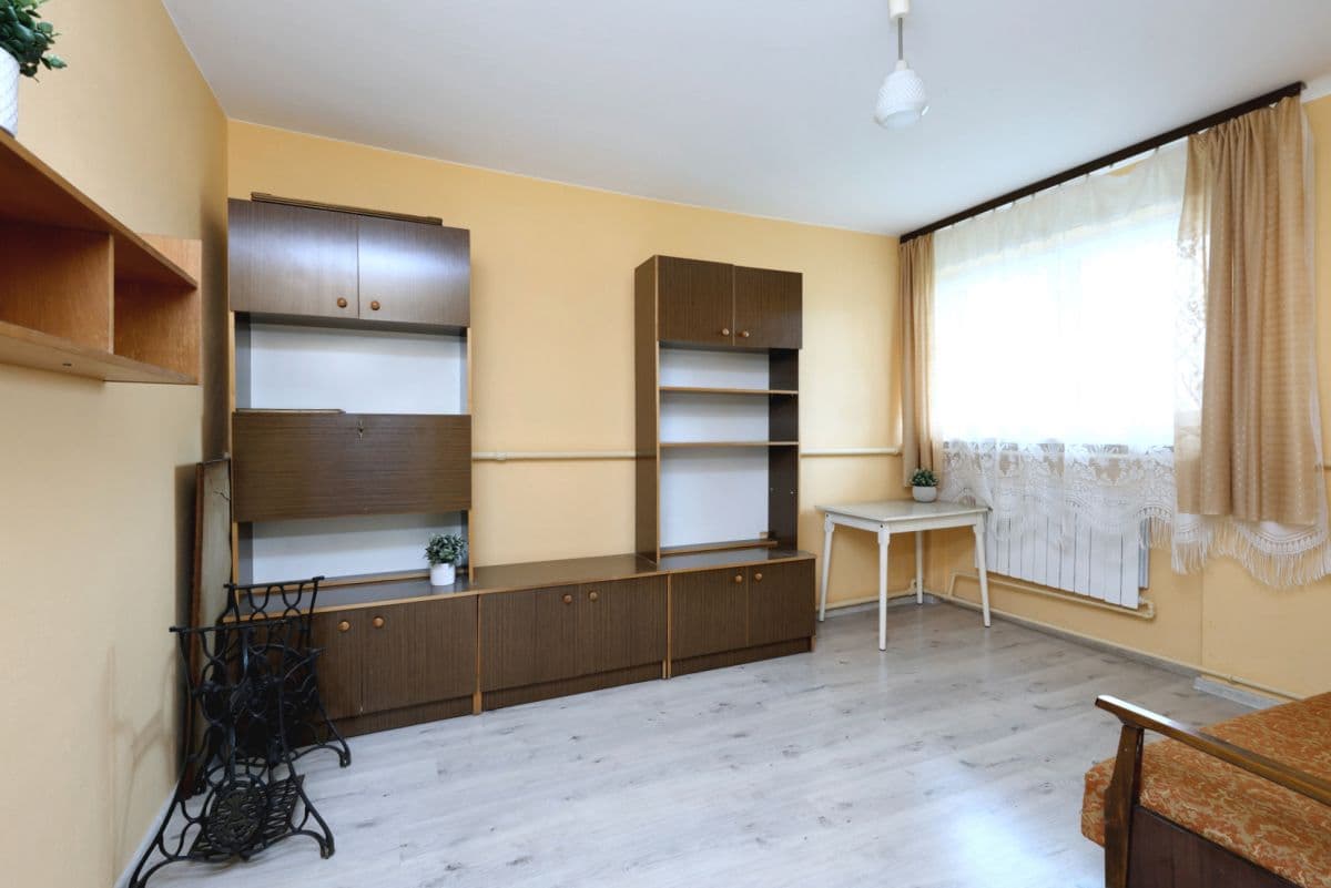 Przestronny dom wolnostojący z ogrodem przy ul. Rozwadowskiej – 9