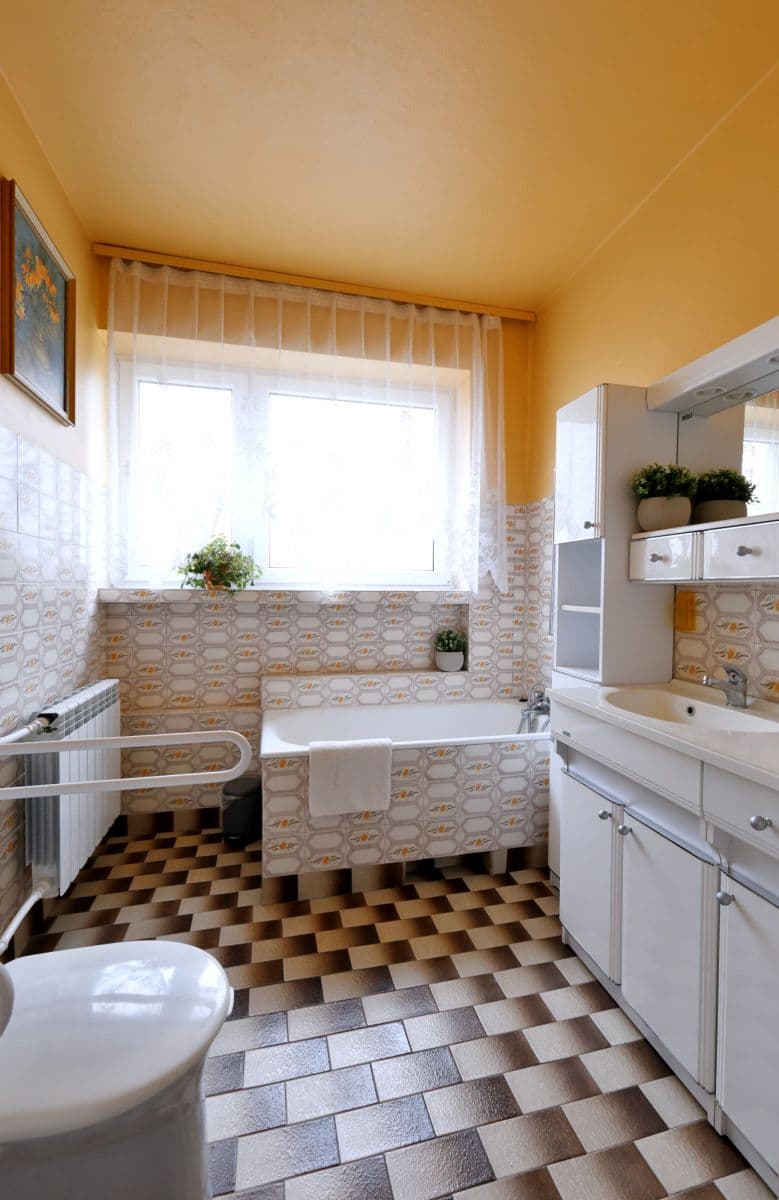 Przestronny dom wolnostojący z ogrodem przy ul. Rozwadowskiej – 13