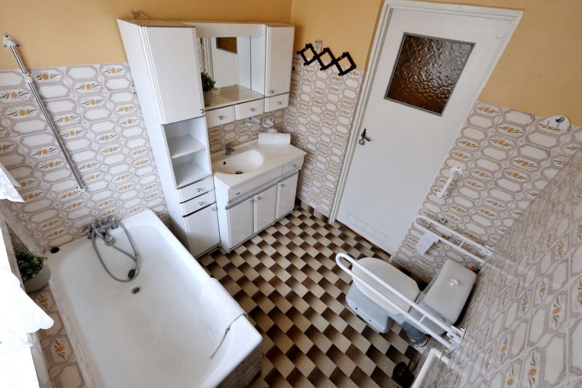 Przestronny dom wolnostojący z ogrodem przy ul. Rozwadowskiej – 14