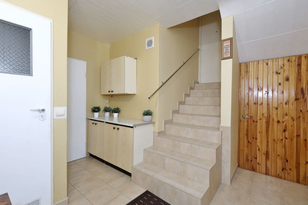 Przestronny dom wolnostojący z ogrodem przy ul. Rozwadowskiej – 17