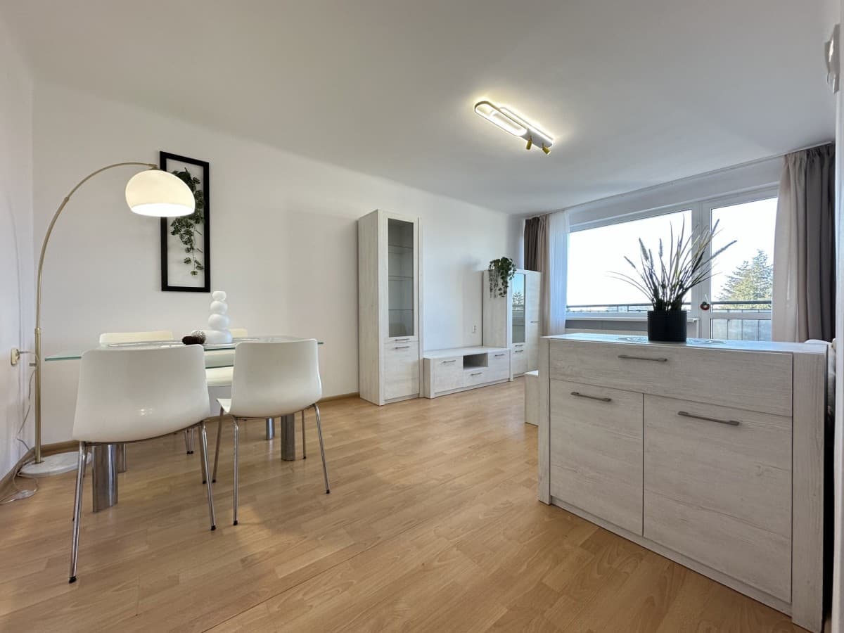 Odnowione mieszkanie z panoramicznymi widokami w Ursusie – 1