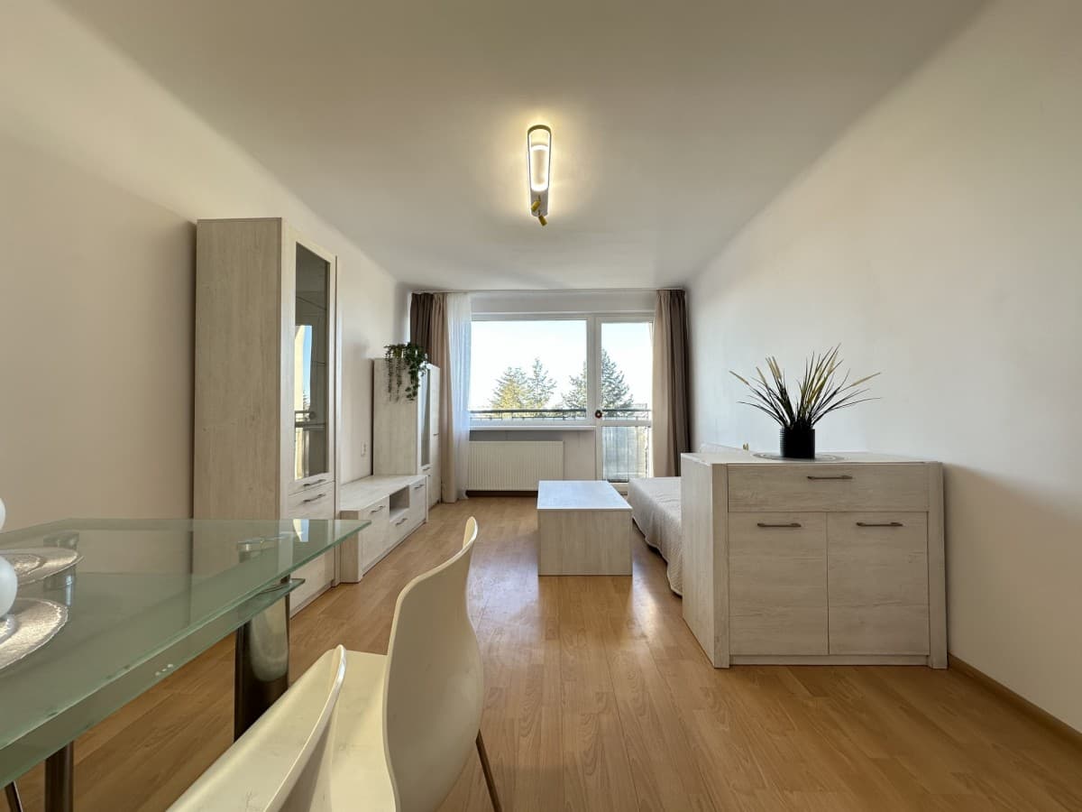 Odnowione mieszkanie z panoramicznymi widokami w Ursusie – 2