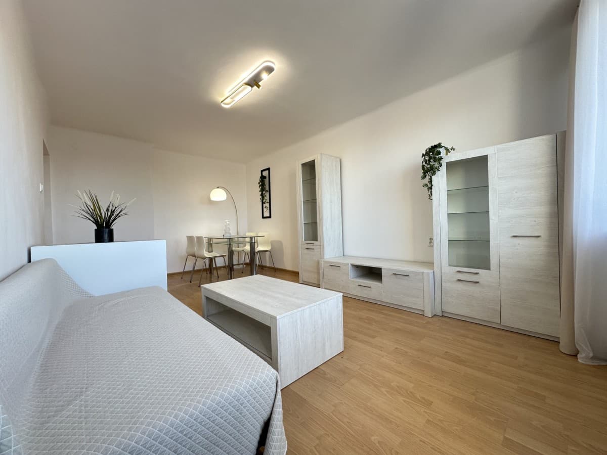 Odnowione mieszkanie z panoramicznymi widokami w Ursusie – 5