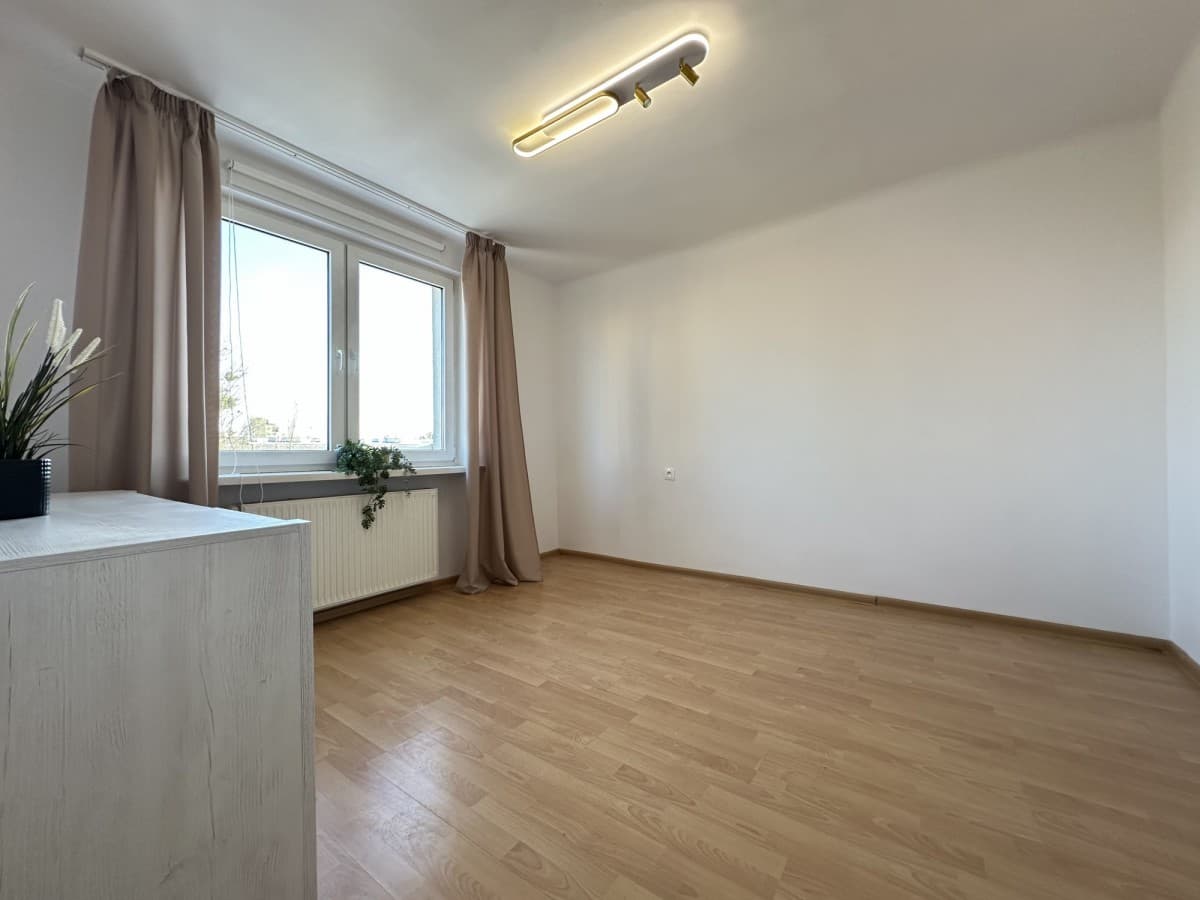 Odnowione mieszkanie z panoramicznymi widokami w Ursusie – 9