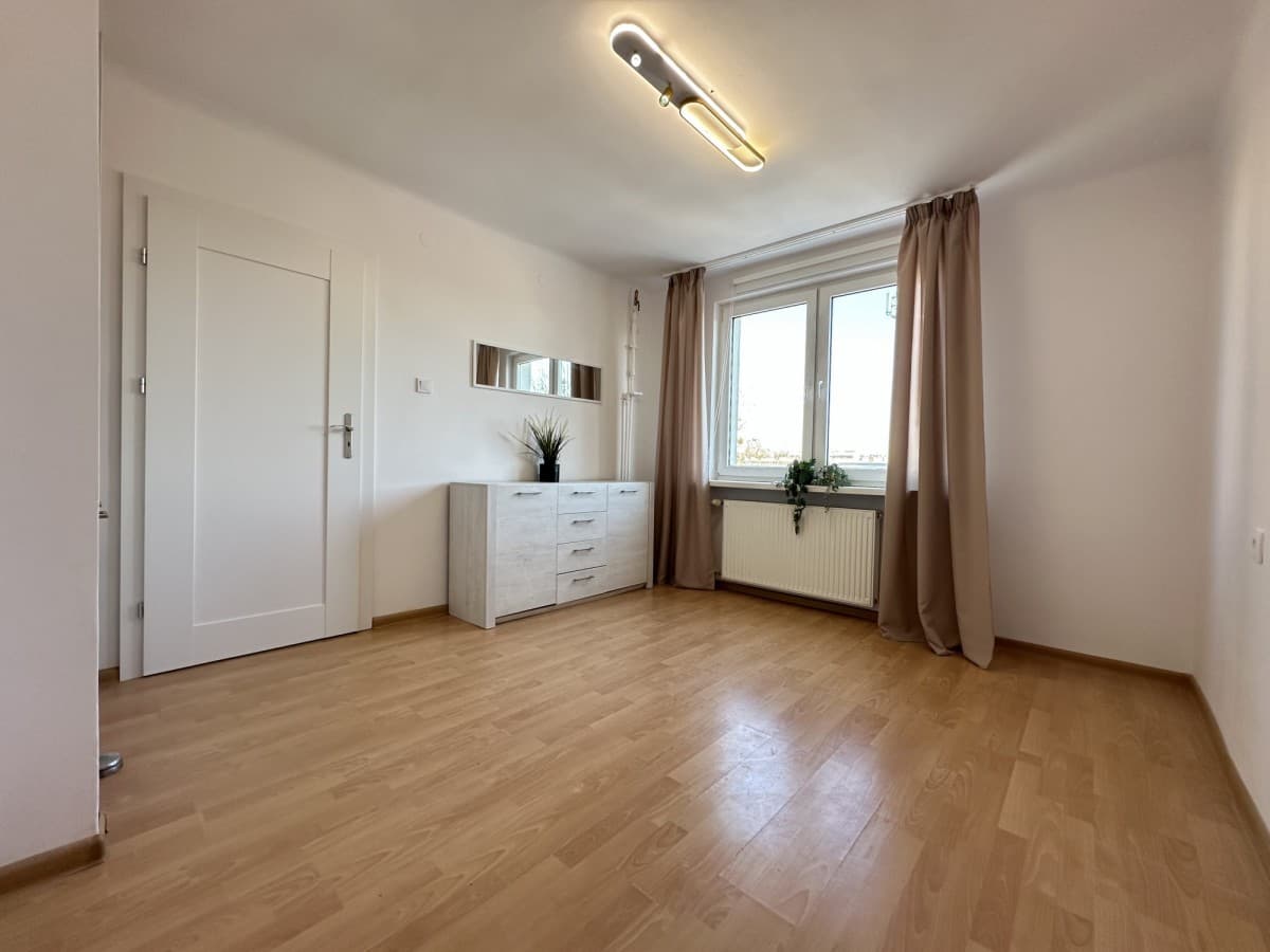 Odnowione mieszkanie z panoramicznymi widokami w Ursusie – 12